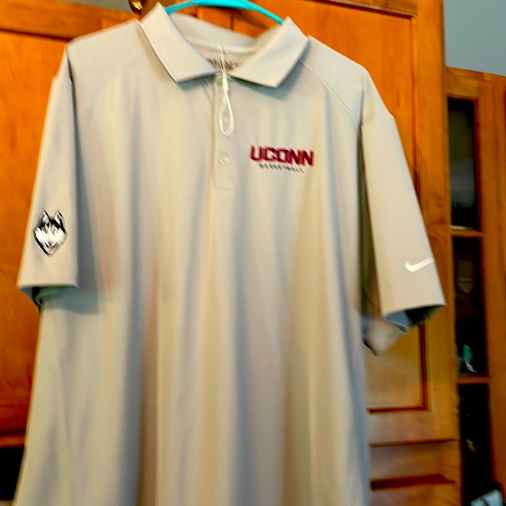 Mens Nike Golf Shirt. UConn. Size XL.